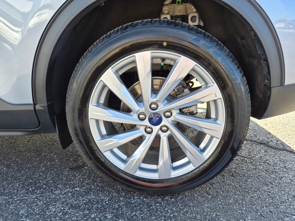 2022 Ford Escape Hybrid Titanium