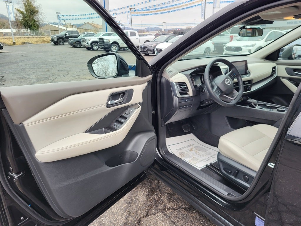 2025 Nissan Rogue SV