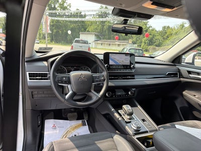 2024 Mitsubishi Outlander SE