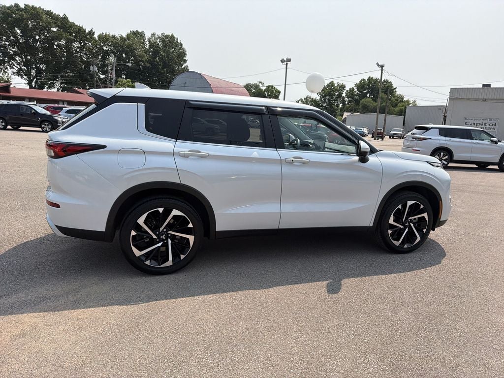 2024 Mitsubishi Outlander SE