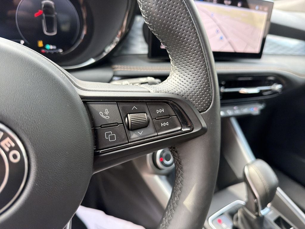 2025 Alfa Romeo Tonale Base