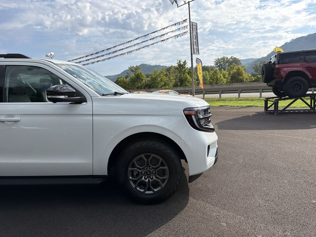 2027 Ford Expedition Active