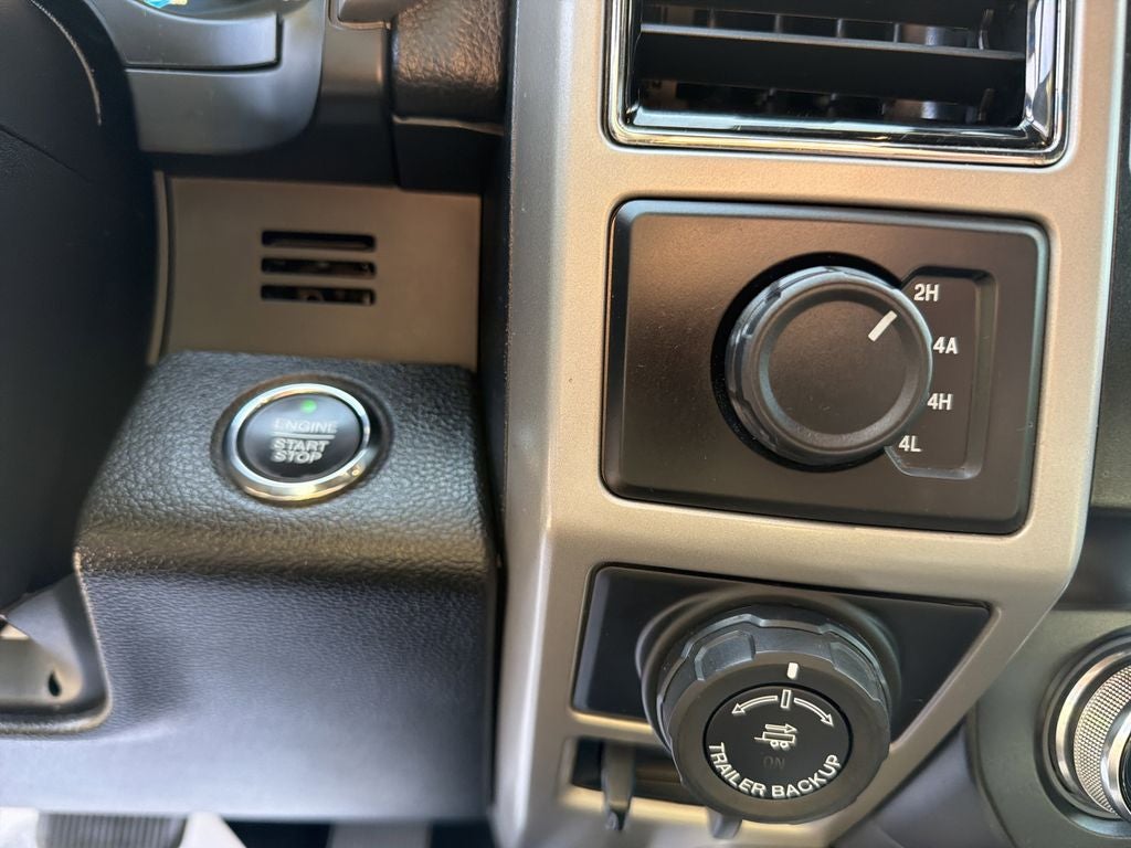 2019 Ford F-150 Lariat LIFTED WHEELS AND TIRES