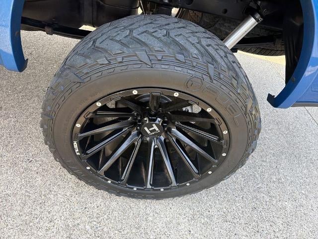 2019 Ford F-150 Lariat LIFTED WHEELS AND TIRES