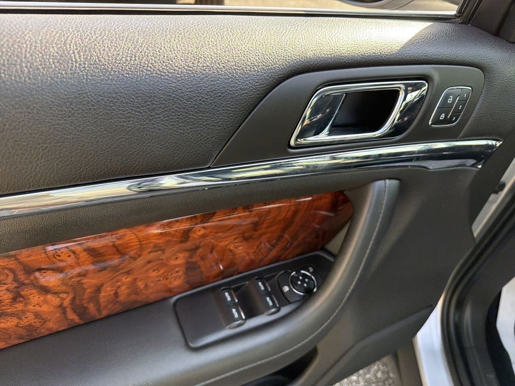 2016 Lincoln MKS Base