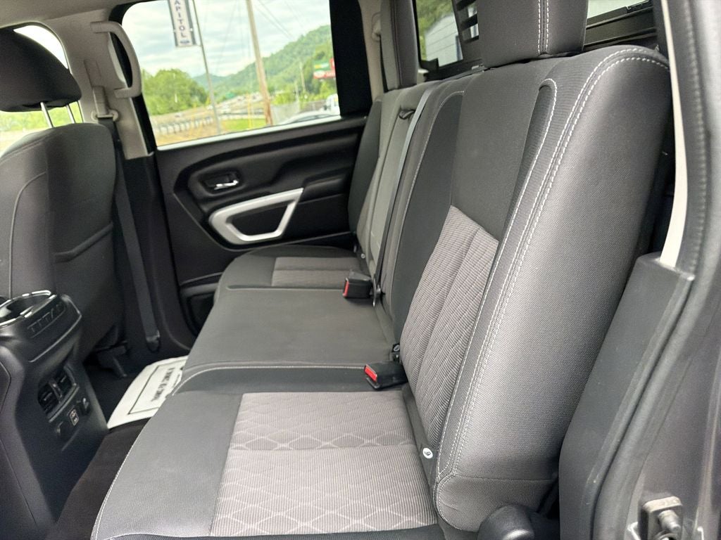 2023 Nissan Titan SV