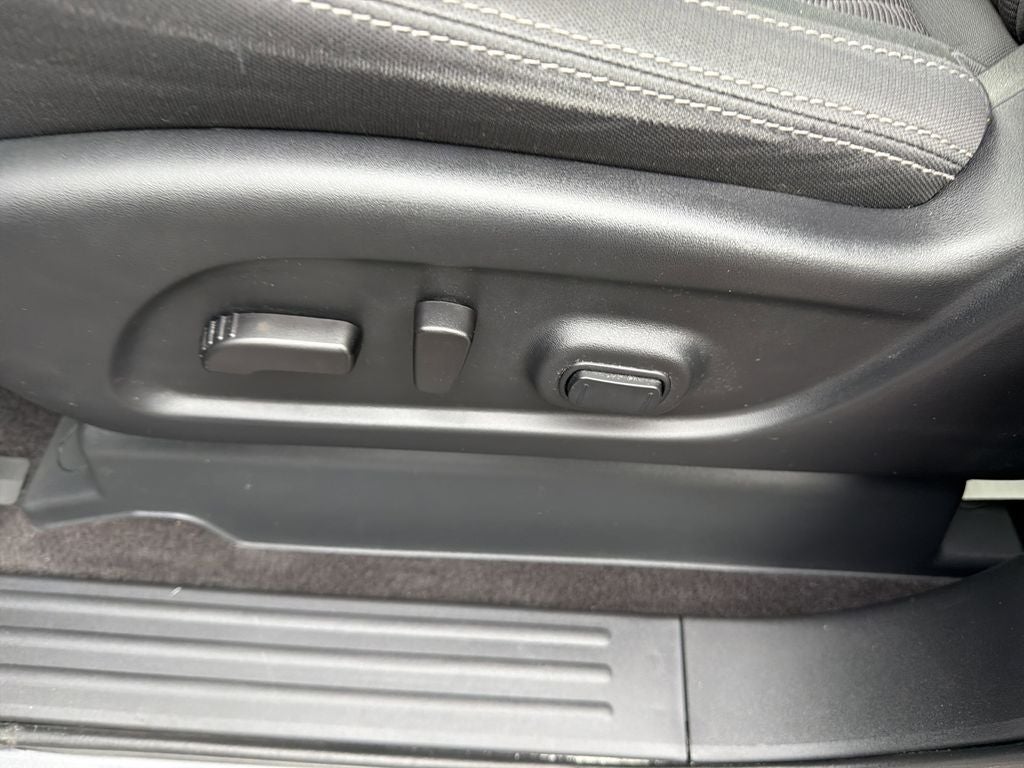 2023 Nissan Titan SV
