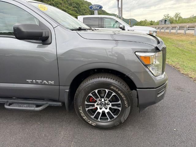 2023 Nissan Titan SV