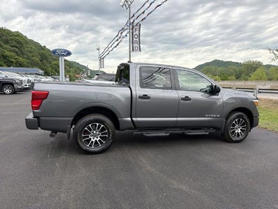 2023 Nissan Titan SV