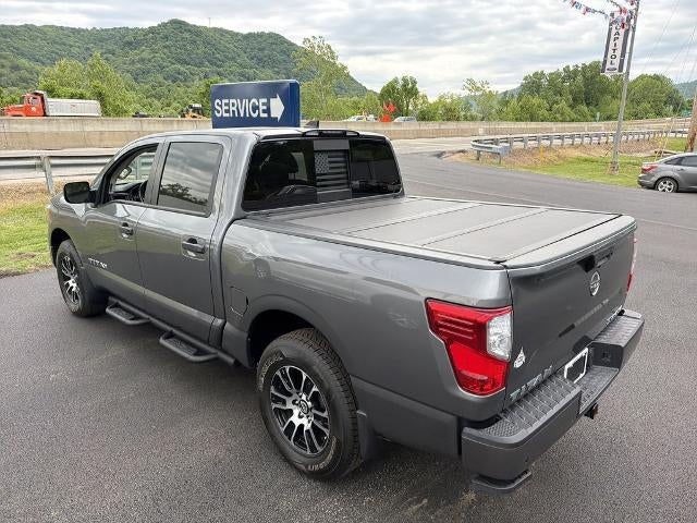2023 Nissan Titan SV