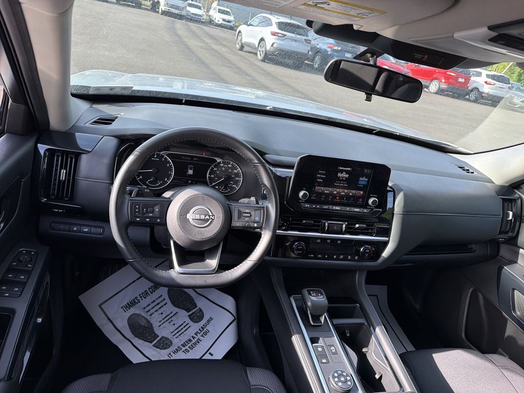 2025 Nissan Pathfinder SV