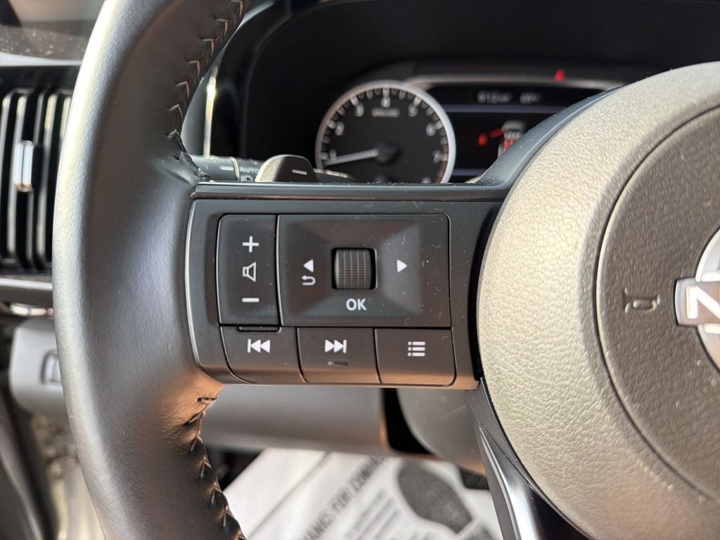 2025 Nissan Pathfinder SV