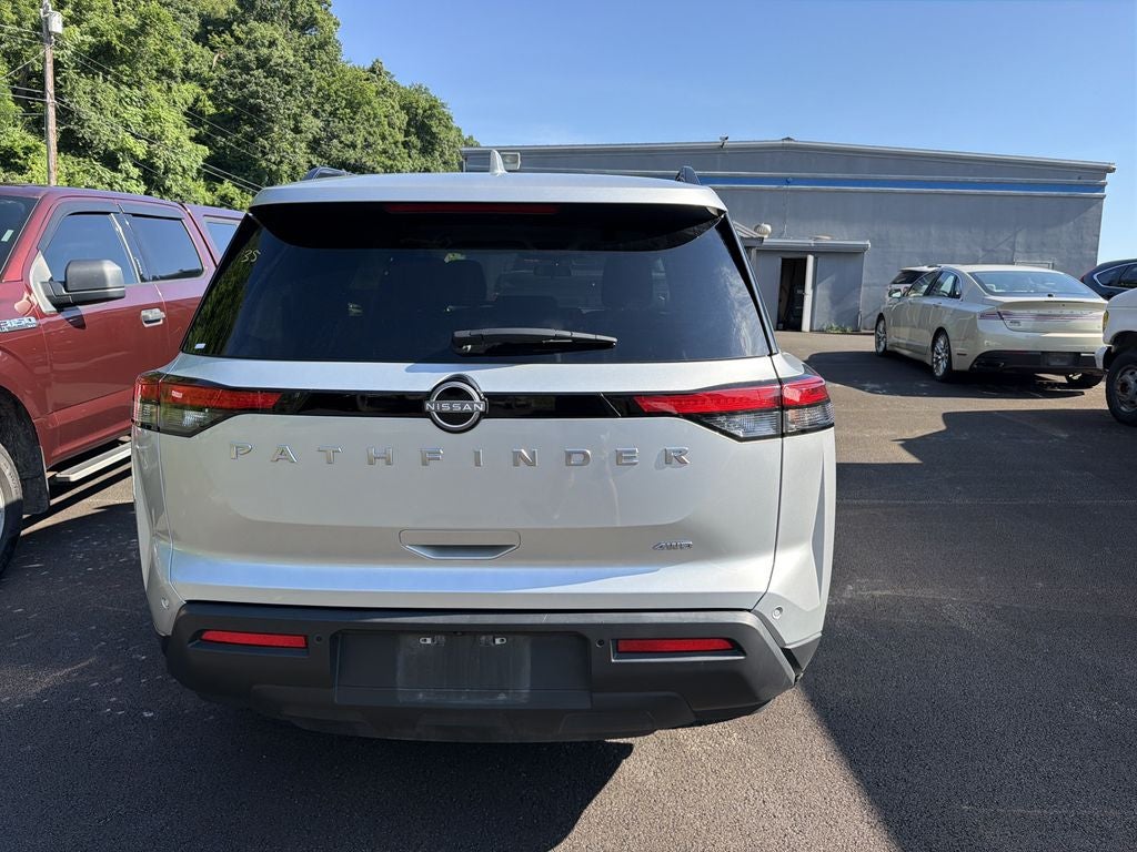 2025 Nissan Pathfinder SV