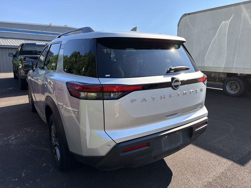2025 Nissan Pathfinder SV