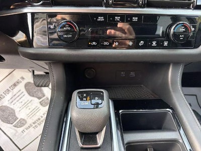 2025 Nissan Pathfinder SV