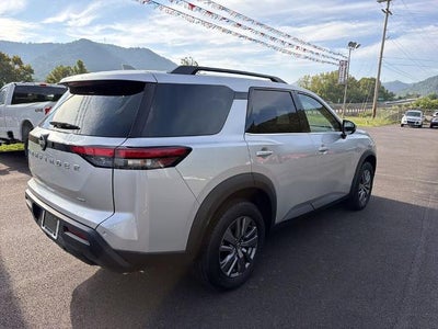 2025 Nissan Pathfinder SV