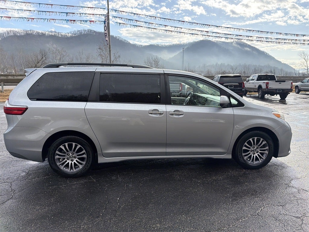 2019 Toyota Sienna L 7 Passenger