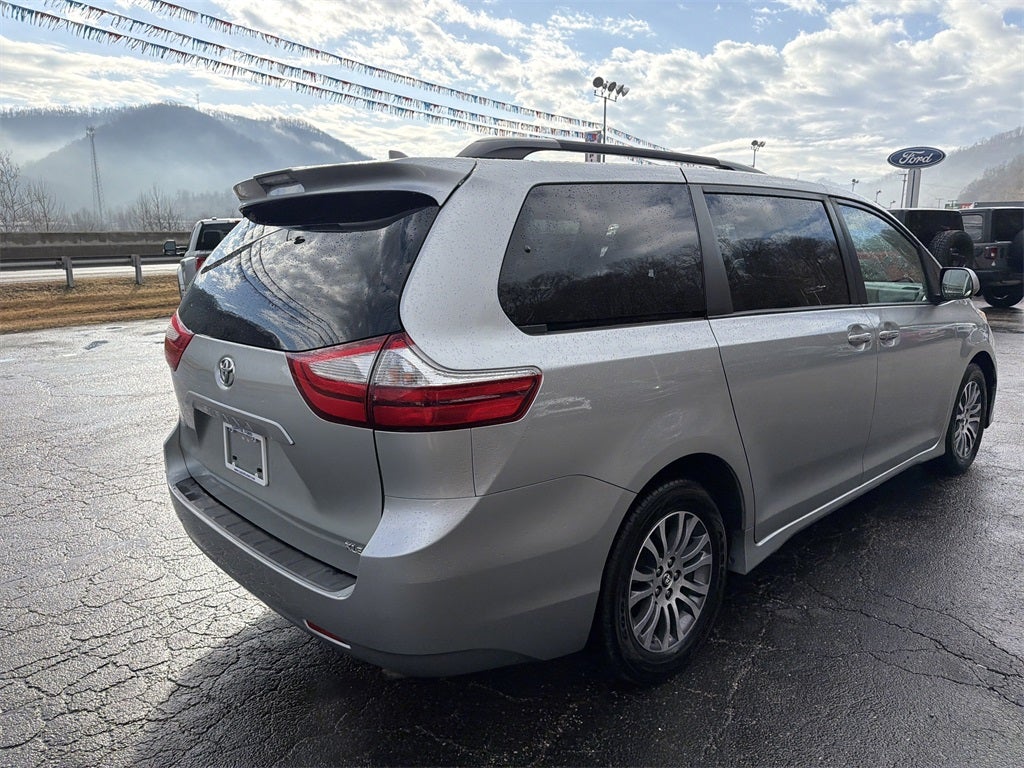 2019 Toyota Sienna L 7 Passenger