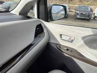 2019 Toyota Sienna L 7 Passenger