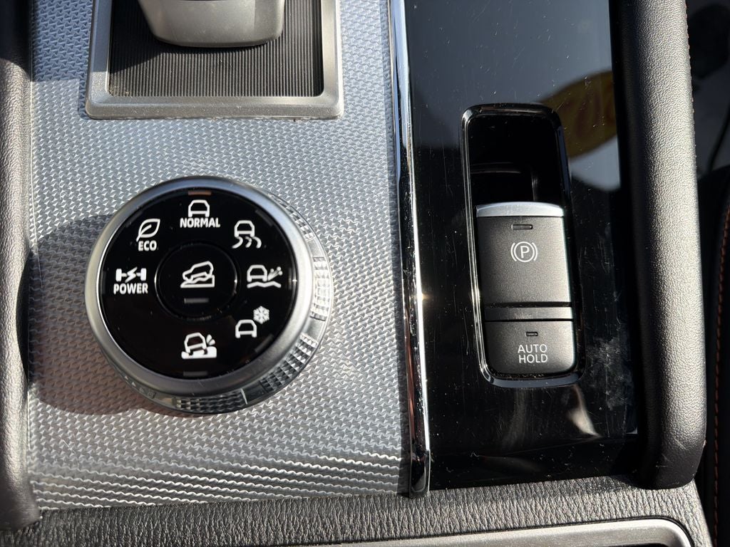 2024 Mitsubishi Outlander PHEV Base