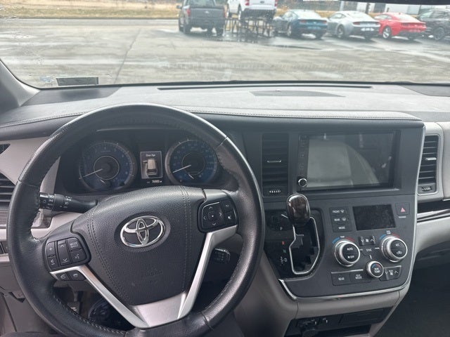 2017 Toyota Sienna L 7 Passenger